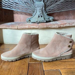 Jacques Levine Suede booties - size 6.5